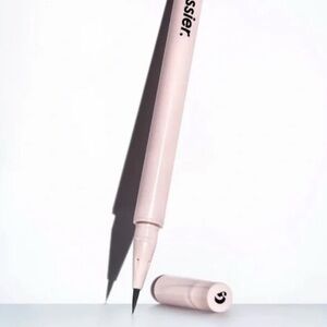 Glossier Paris France Pro Tip Brush Point Liquid Eyeliner - Black Noir